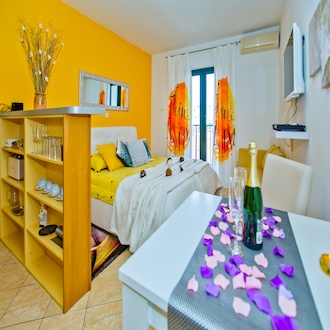 Romantic Studio Suite , City View, Terrace  ( Secret Paradise )